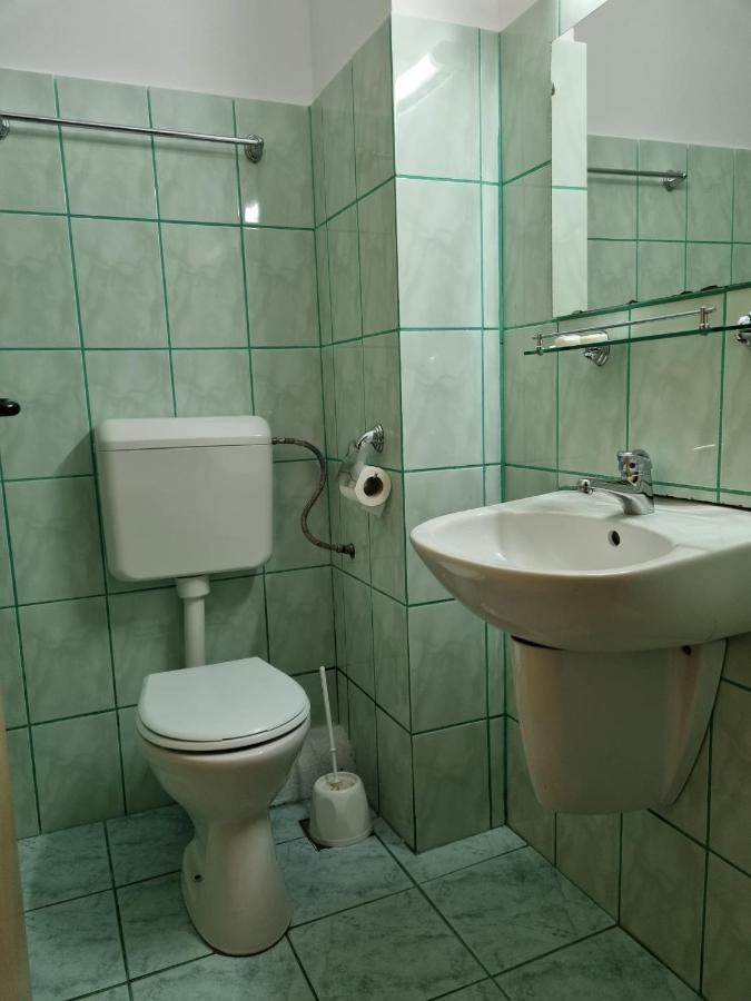 Randunica Hotell Văliug Exteriör bild