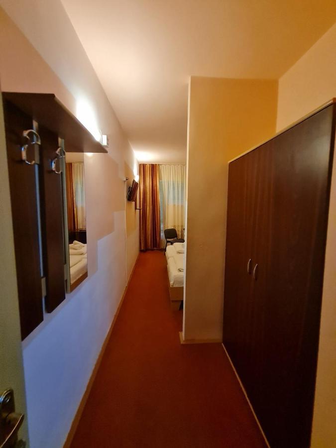 Randunica Hotell Văliug Rum bild