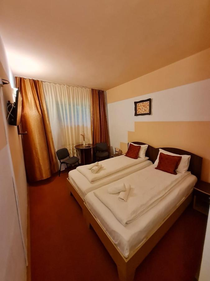 Randunica Hotell Văliug Exteriör bild