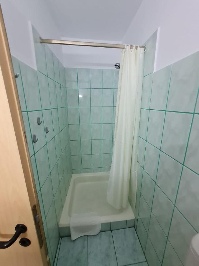 Randunica Hotell Văliug Exteriör bild